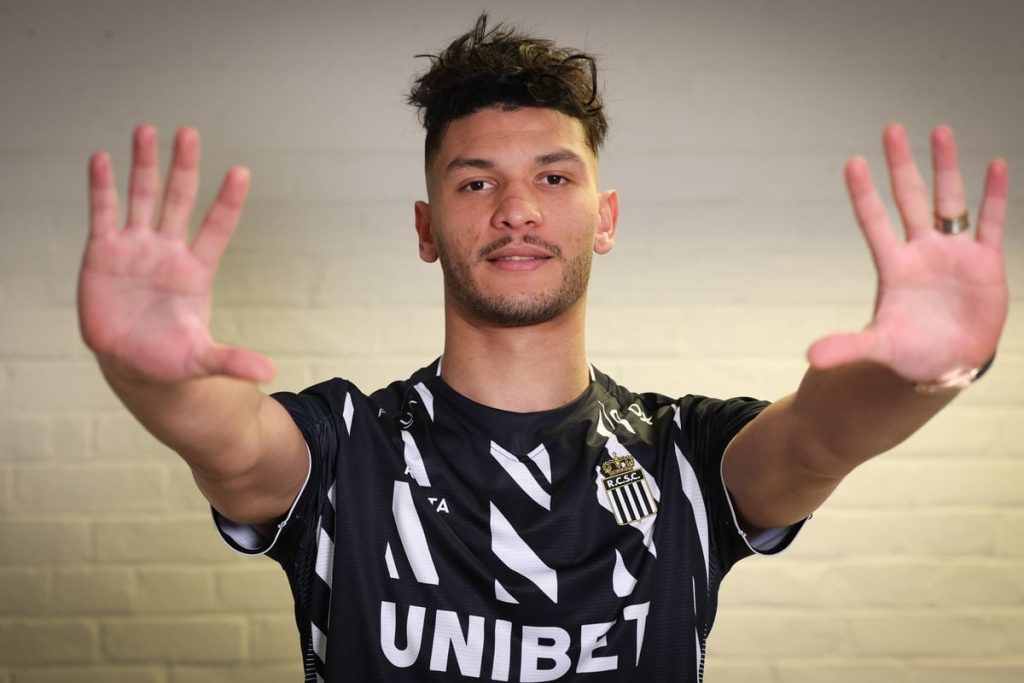 أشرف داري يتقمص دور المهاجم ويقود فريقه للفوز في الدوري البلجيكي