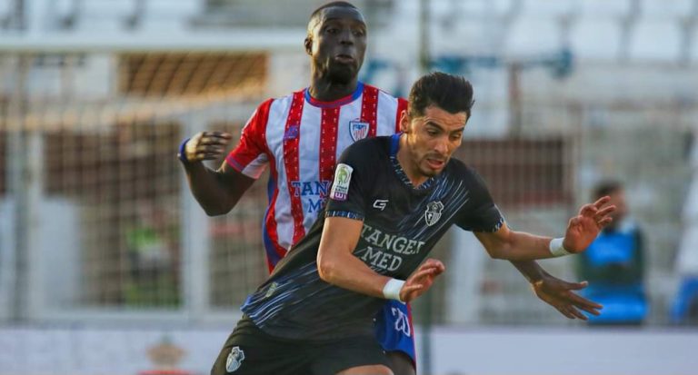 البطولة الإحترافية.. التعادل يحسم "كلاسيكو الشمال" بين المغرب التطواني وإتحاد طنجة