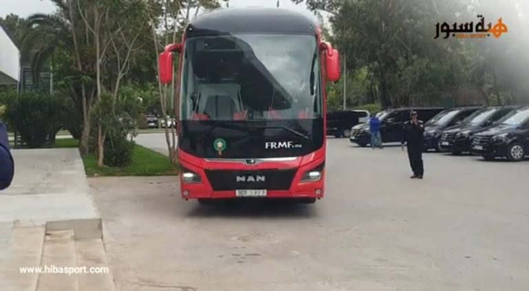 بالفيديو..تركيز لاعبي المنتخب الوطني للفوتصال بعد وصولهم للقاعة