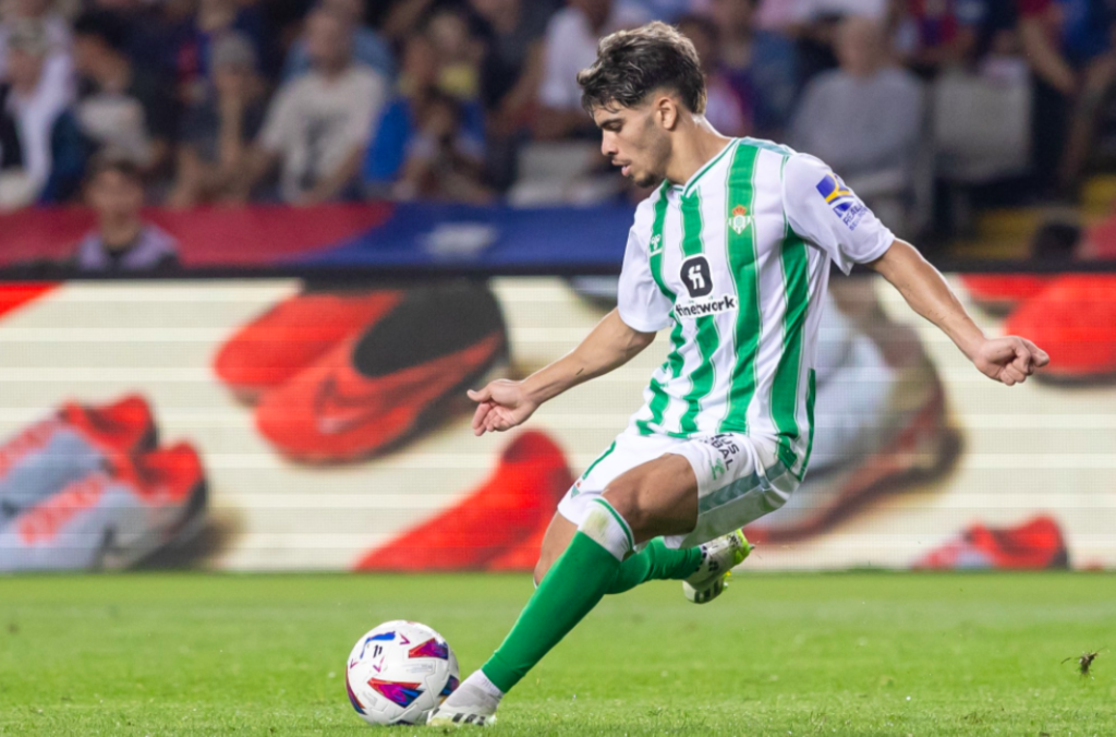 ميلان الإيطالي يستهدف التعاقد مع الزلزولي