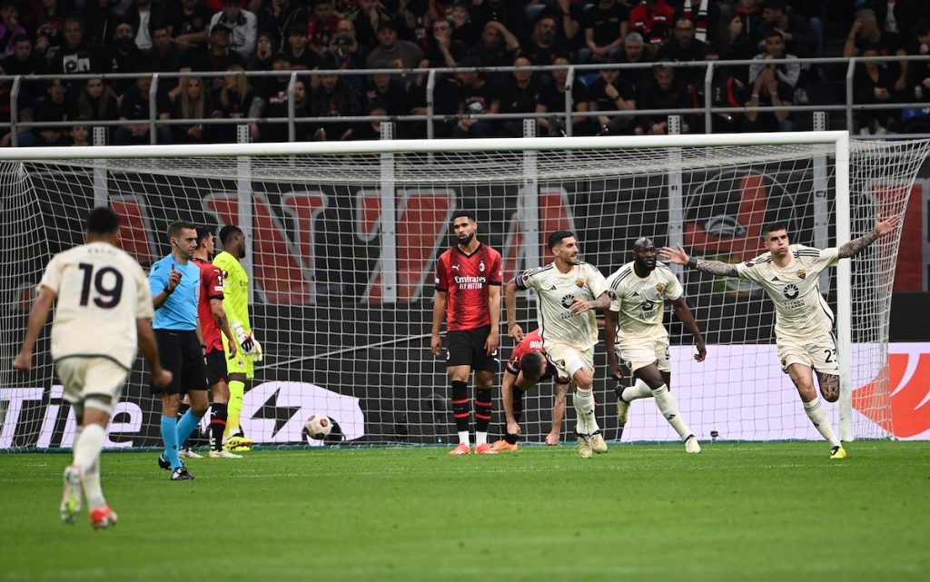 ميلان يسقط على ارضه امام روما في ذهاب ربع نهائي الدوري الأوروبي