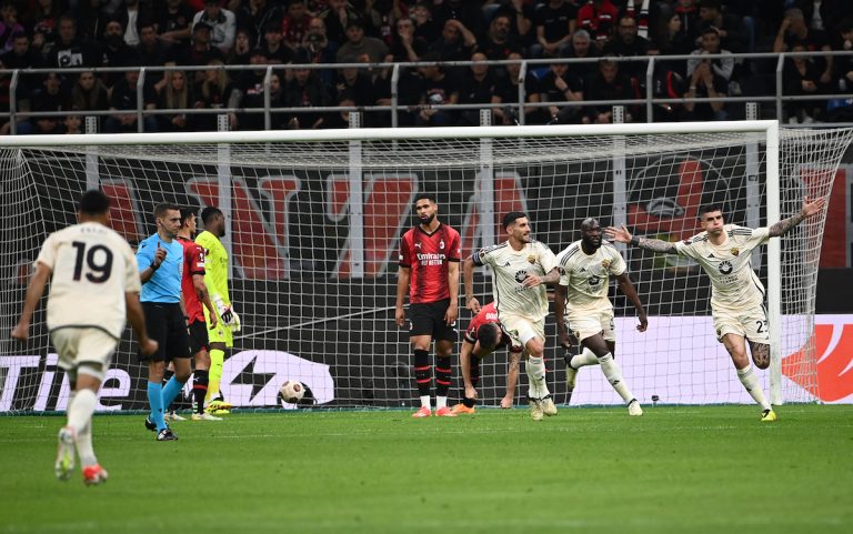 ميلان يسقط على ارضه امام روما في ذهاب ربع نهائي الدوري الأوروبي