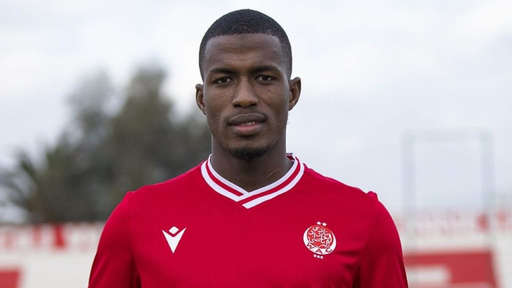 الوداد يطوي خلافه حول الموريتاني بونا عمار