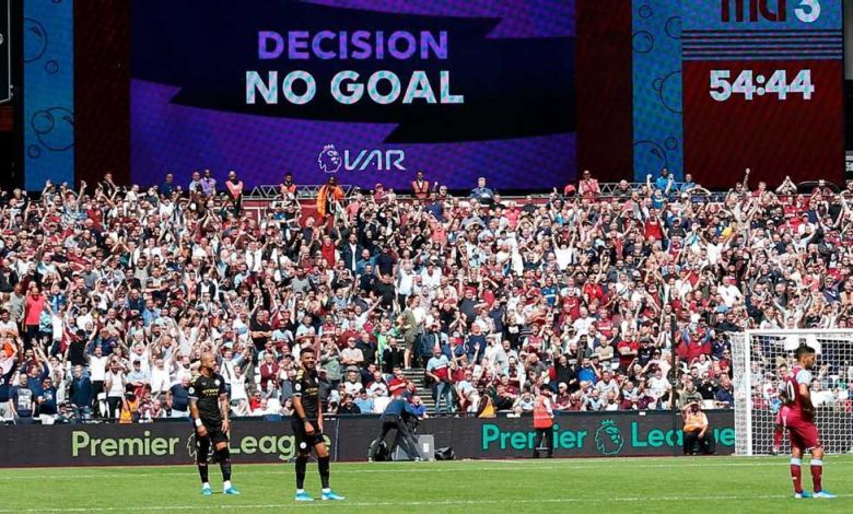 أندية الدوري الإنجليزي تستعد للتصويت على قرار بإلغاء تقنية VAR الموسم المقبل أندية الدوري الإنجليزي تستعد للتصويت على قرار بإلغاء تقنية VAR الموسم المقبل
