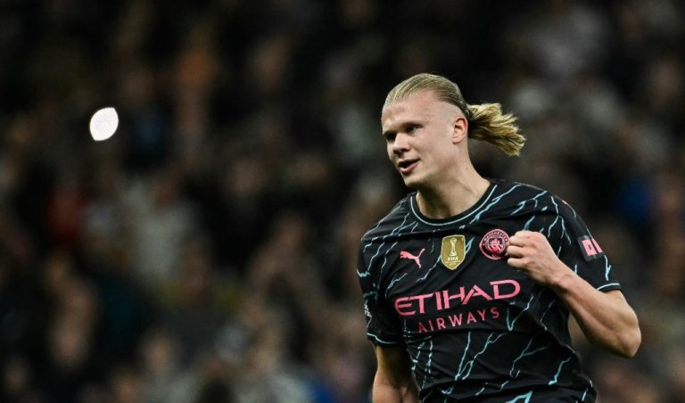 الدوري الإنجليزي.. مانشستر سيتي يهزم توتنهام ويقترب من اللقب