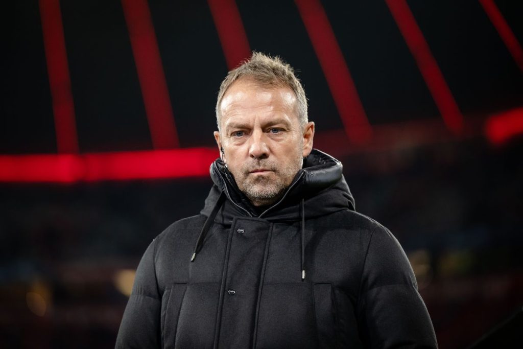 إدارة برشلونة تجتمع مع المدرب الألماني فليك