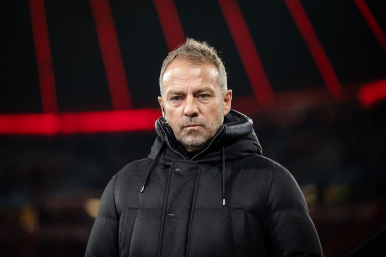 إدارة برشلونة تجتمع مع المدرب الألماني فليك