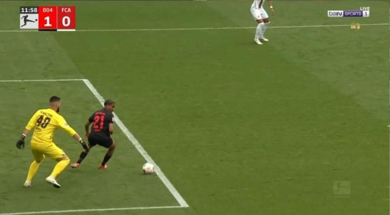 فيديو.. أمين عدلي يفضل التمرير لزميله على التسجيل