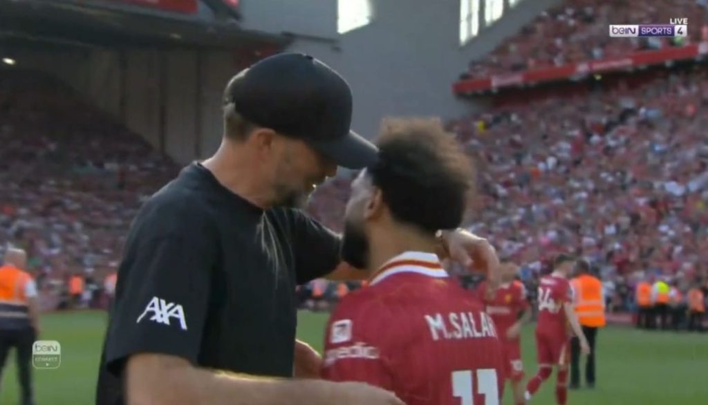 (فيديو) لاعبو ليفربول يودعون مدربهم يورغن كلوب في آخر يوم له في قلعة الأنفيلد