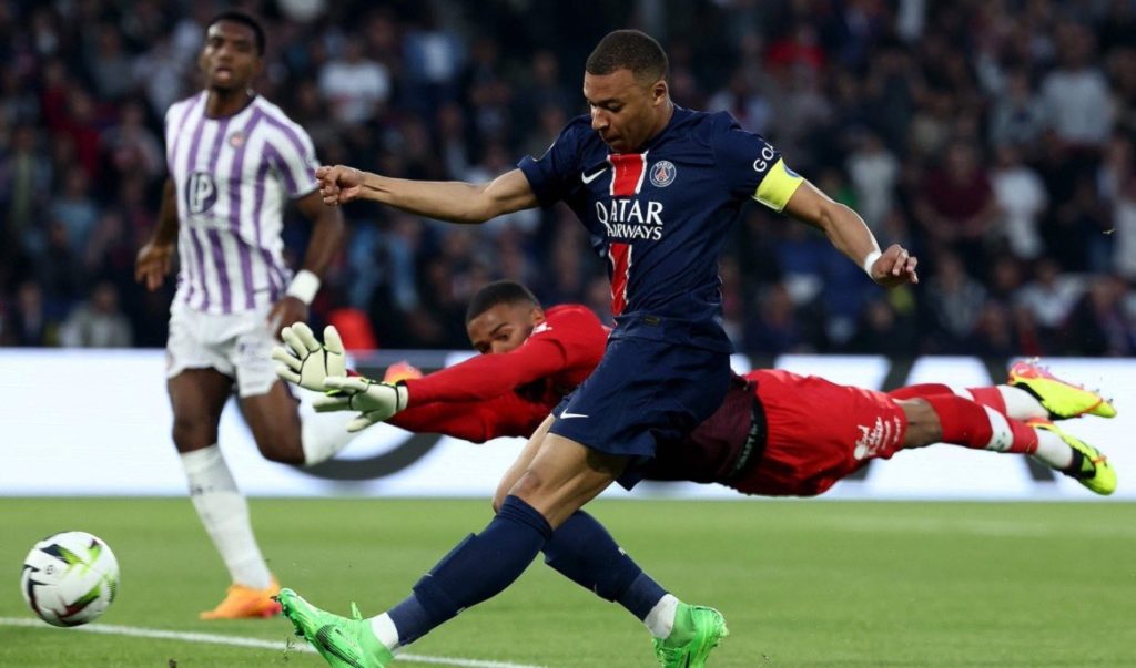 باريس سان جيرمان ينهزم أمام تولوز في ليلة وداع مبابي