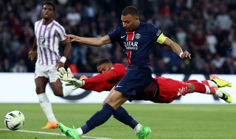 باريس سان جيرمان ينهزم أمام تولوز في ليلة وداع مبابي