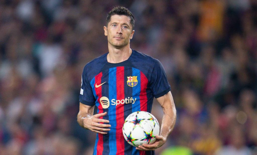 ليفاندوفسكي يرفض عرضا خياليا من الدوري السعودي