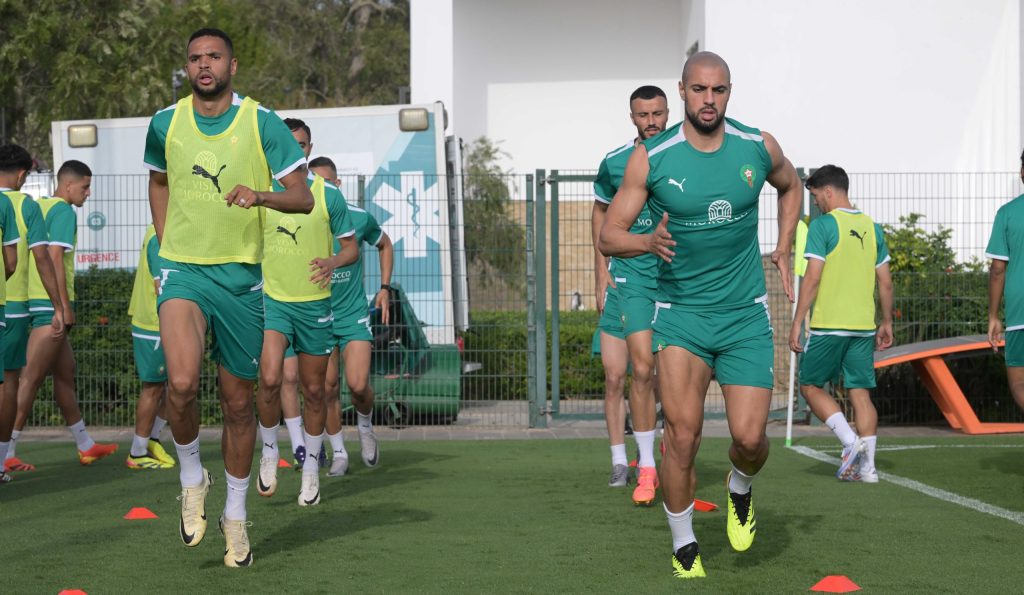 المنتخب الوطني يخوض آخر حصة تدريبية بمركب محمد السادس قبل التوجه إلى أكادير