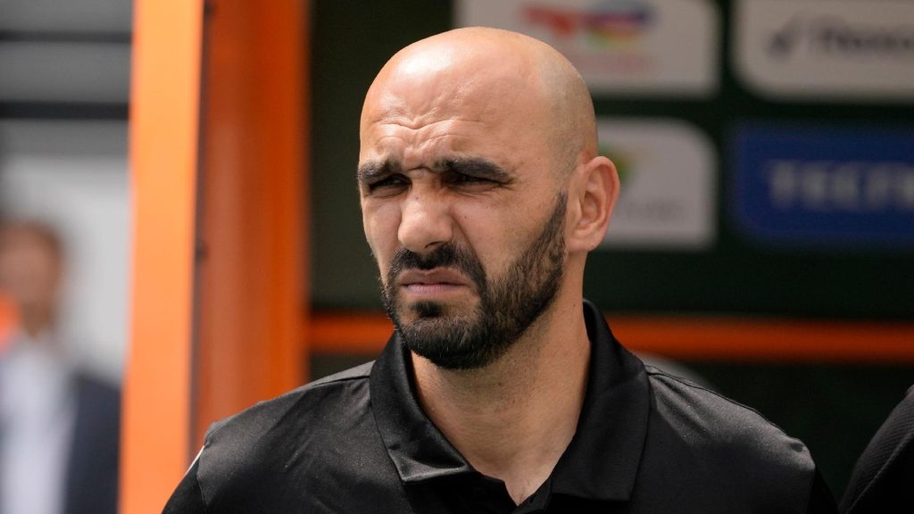 الركراكي يواصل العيش على أطلال المونديال.. ويتجاهل غضب الجماهير المغربية عليه