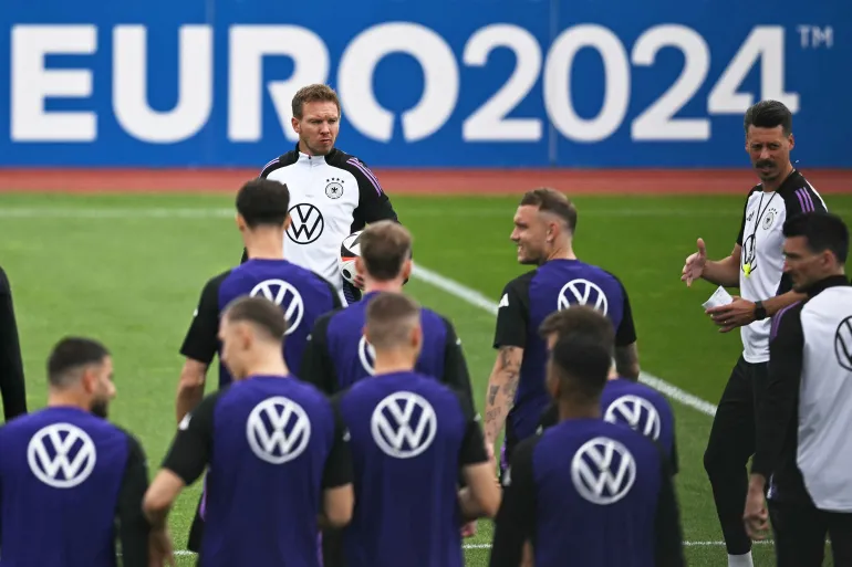 يورو 2024.. البعوض والروائح الكريهة تزعج لاعبي ألمانيا قبل مواجهة الدنماك