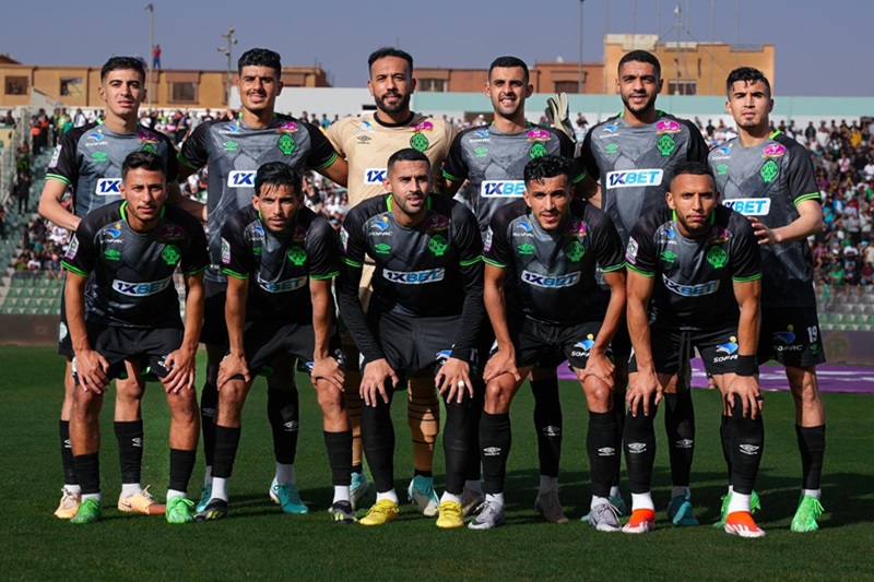 زوجة وإبنة الزرهوني تتعرضان لهجوم بالحجارة بعد مباراة الرجاء ضد مولودية وجدة