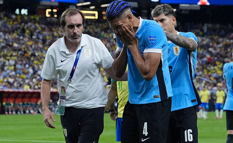 صدمة داخل برشلونة بعد اعلان مدة غياب اراوخو صدمة داخل برشلونة بعد اعلان مدة غياب اراوخو