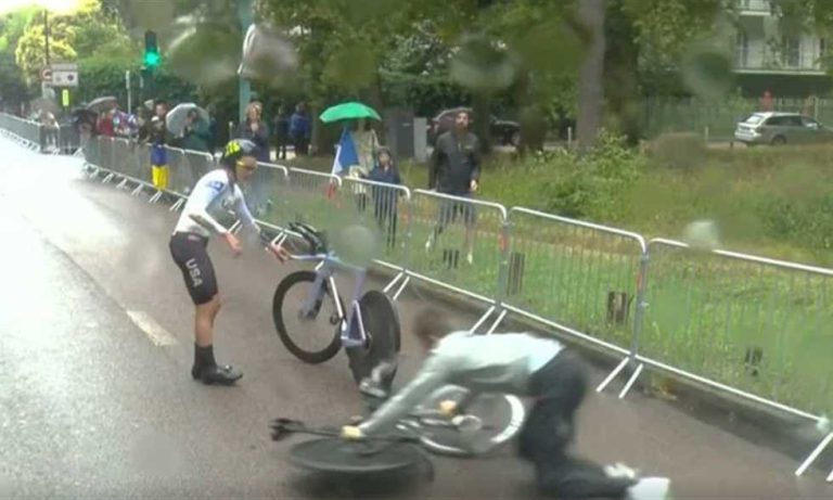 أولمبياد باريس.. إنزلاق عدد من المشاركات في سباق الدراجات بسبب الأمطار