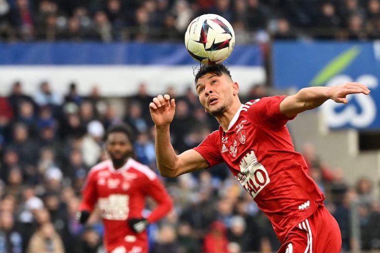 بريست مهدد بعقوبات من الفيفا بسبب الوداد الرياضي