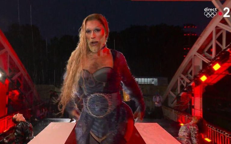 أحد أبطال مشاهد المثليين في افتتاح الأولمبياد يعترف بأصوله الجزائرية