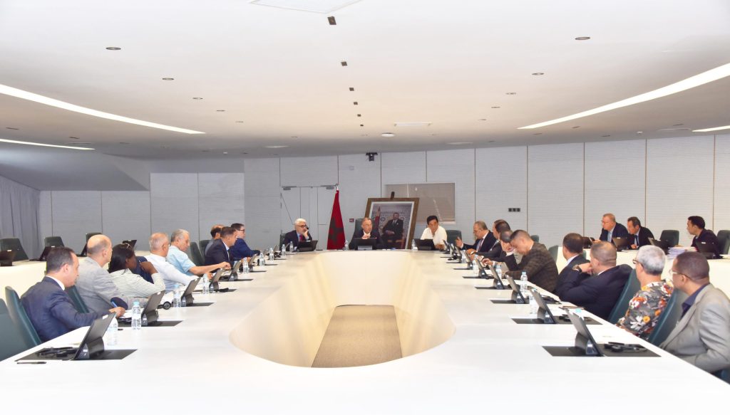 أبرزها إقالة بودريقة والنصيري وتغيير قانون المدرب.. الجامعة تكشف عن قرارات جديدة لمكتبها المديري