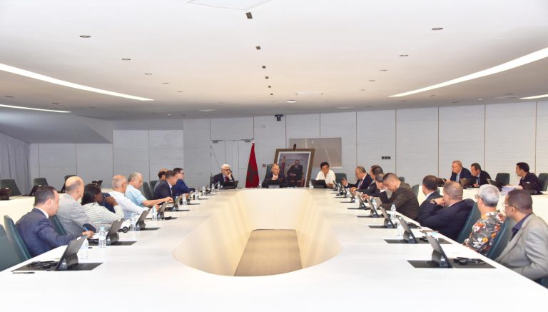 أبرزها إقالة بودريقة والنصيري وتغيير قانون المدرب.. الجامعة تكشف عن قرارات جديدة لمكتبها المديري