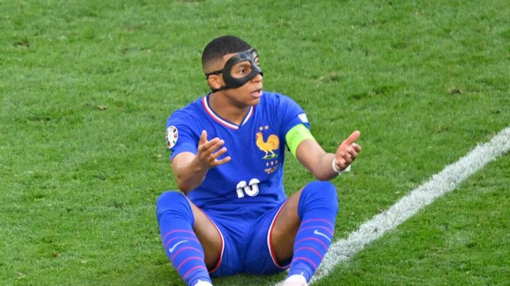 مبابي يرد على تهديد نجم بلجيكا