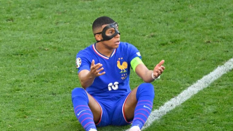 مبابي يرد على تهديد نجم بلجيكا