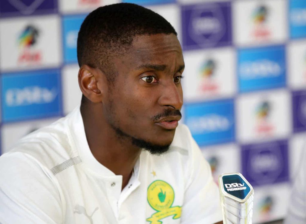 الوداد الرياضي يدخل في مفاوضات مع رولاني موكوينا لتدريب الفريق