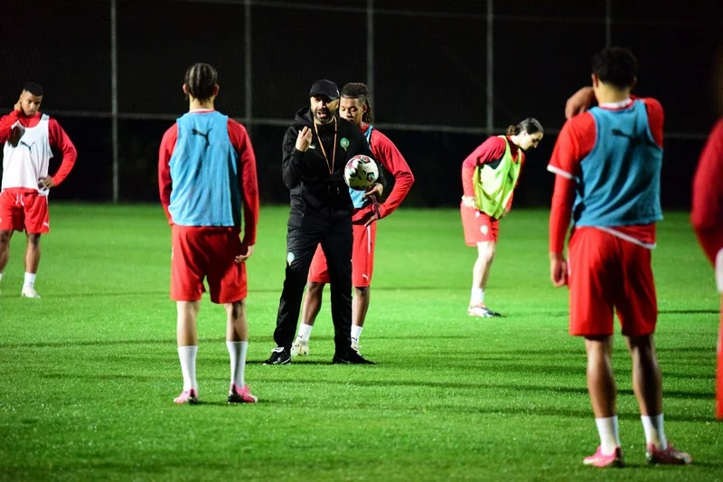 السكتيوي يختار المحمدي وحكيمي ورحيمي ضمن الثلاثي فوق السن القانوني في الأولمبياد