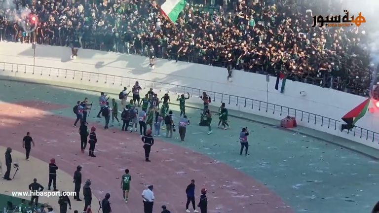 فرحة لاعبي الرجاء بعد صافرة النهاية والفوز بكأس العرش