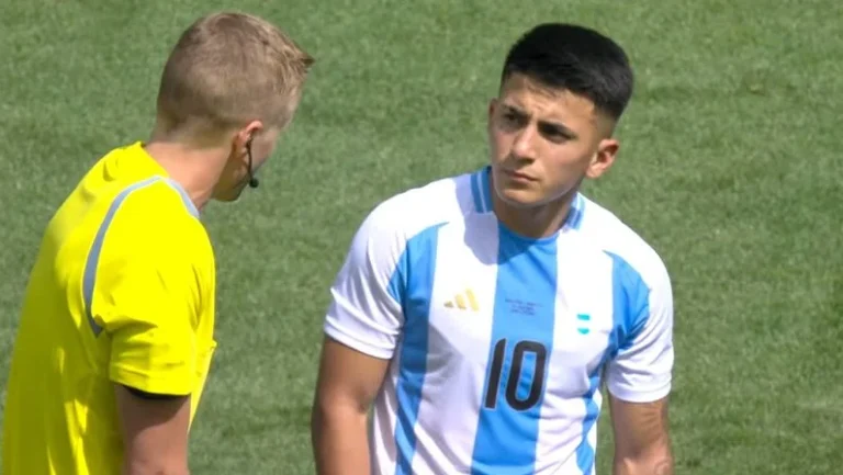 نجم المنتخب الأرجنتيني يتعرض للسرقة أثناء التدريبات في سانت إتيان
