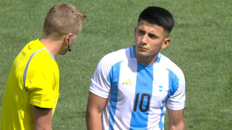 نجم المنتخب الأرجنتيني يتعرض للسرقة أثناء التدريبات في سانت إتيان