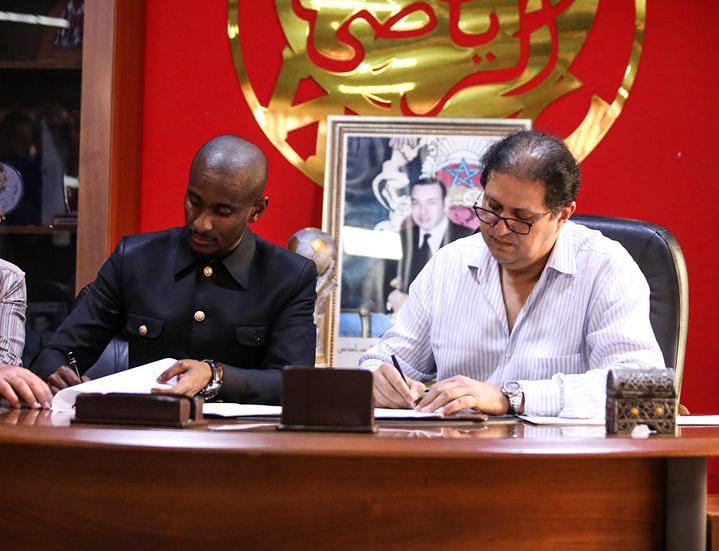 آيت منا: موكوينا ألح في عقده على تخصيص أستاذ له لتعلم اللغة العربية