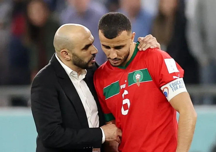 الركراكي يكشف سبب استبعاد رومان سايس من مواجهتي الغابون وليسوتو