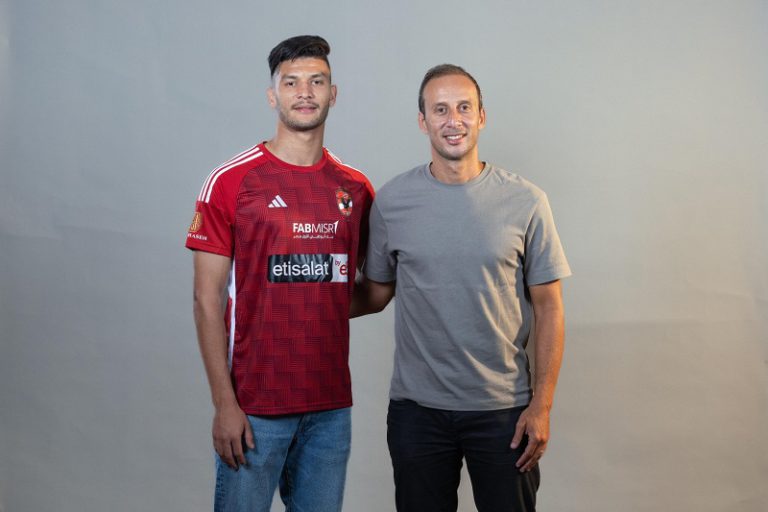 رسميا.. الأهلي المصري يعلن تعاقده مع أشرف داري