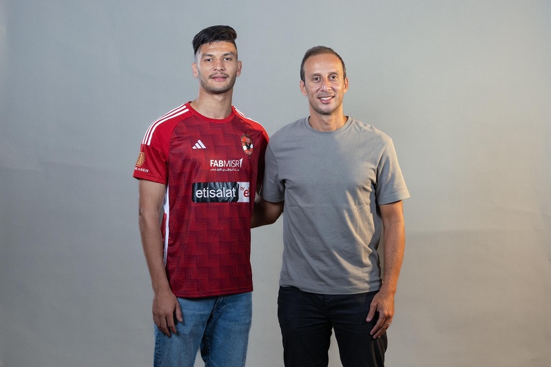 رسميا.. الأهلي المصري يعلن تعاقده مع أشرف داري