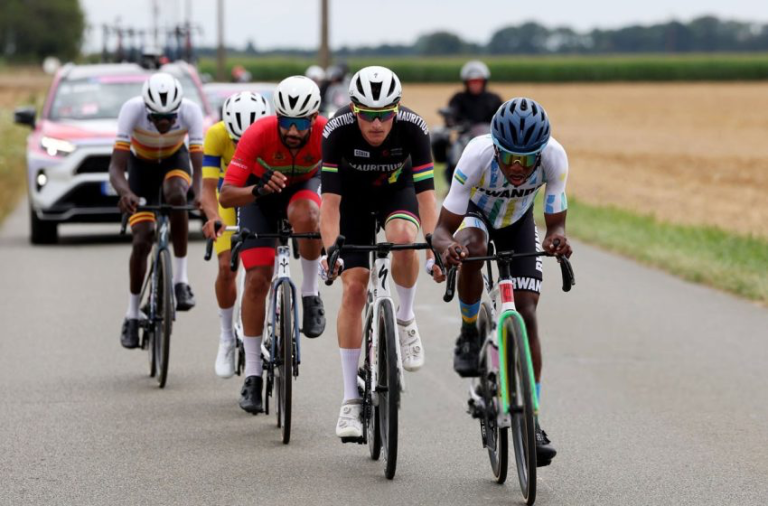 جامعة الدراجات تستفز المغاربة وتتغنى بدراجها الذي انسحب من السباق في أولمبياد باريس