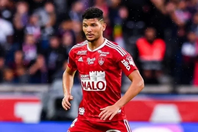 وكيل أشرف داري يؤكد وجود مفاوضات متقدمة مع الأهلي المصري