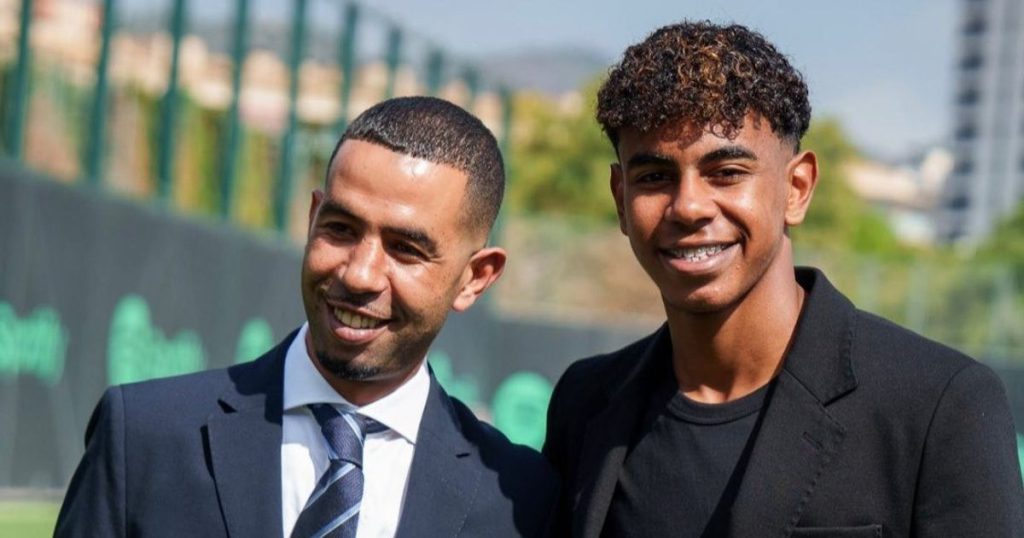 تقارير: والد لامين يامال يتعرض للطعن في موقف للسيارات بماتارو