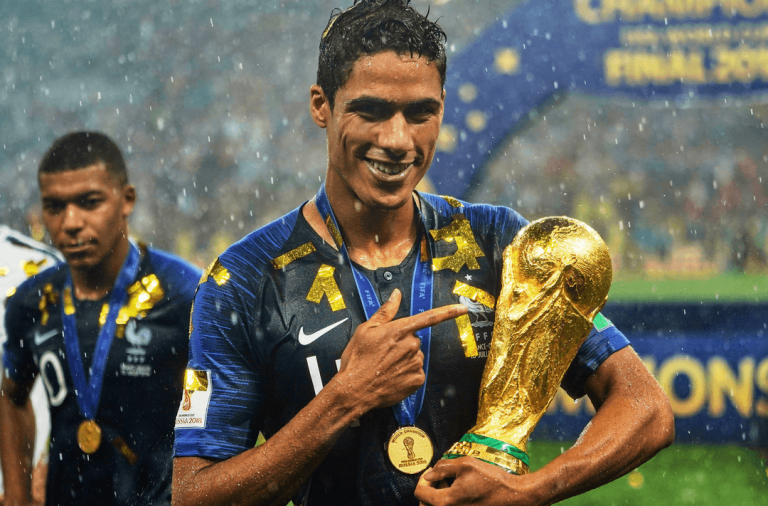 الفرنسي رافائيل فاران يعلن اعتزال كرة القدم