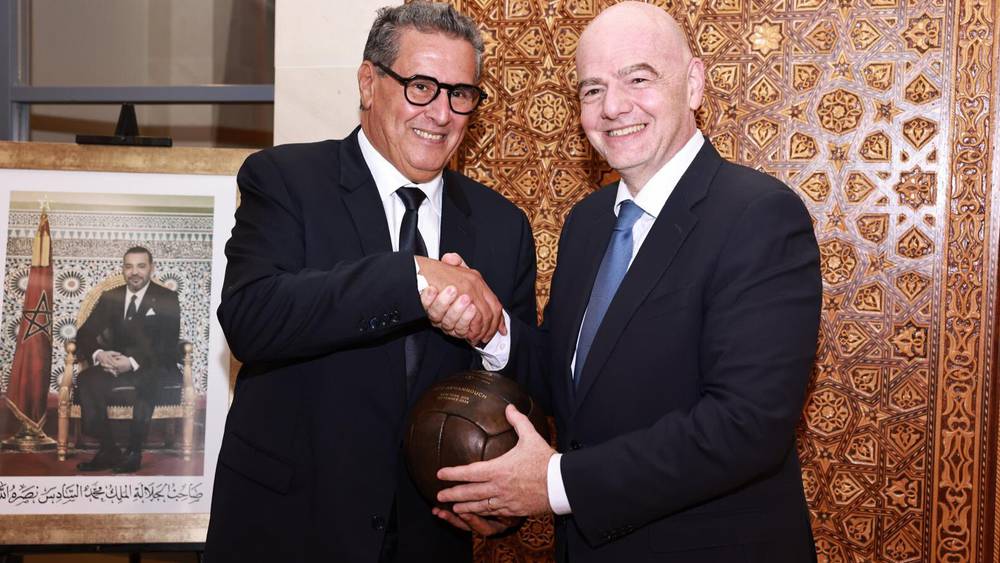 اجتماع بين أخنوش ورئيس " فيفا".. وهذه تفاصيله