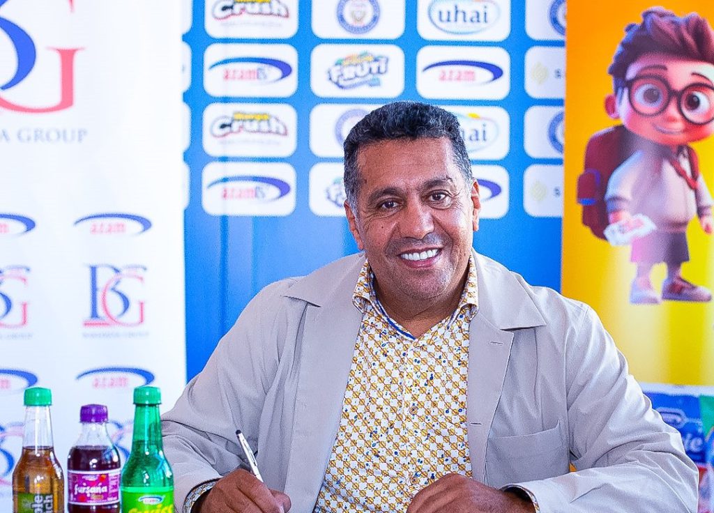 عزام التنزاني يعلن تعاقده مع المدرب رشيد الطاوسي