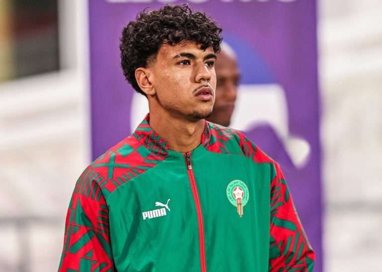 الإعلام الألماني يشيد بآدم أزنو بعد ظهوره المميز بقميص المنتخب المغربي