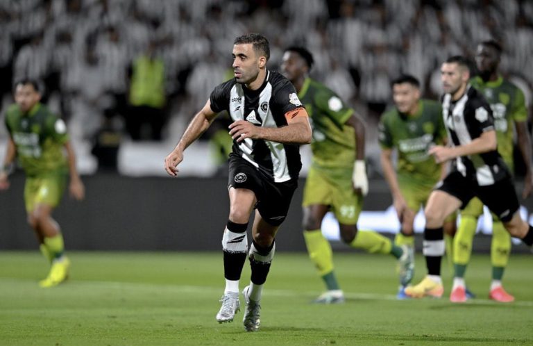 عبد الرزاق حمد الله يحقق إنجازا جديدا بقميص الشباب في الملاعب السعودية