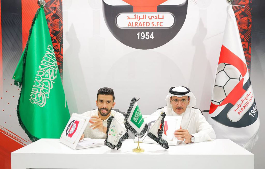 كريم البركاوي يجدد عقده مع الرائد السعودي