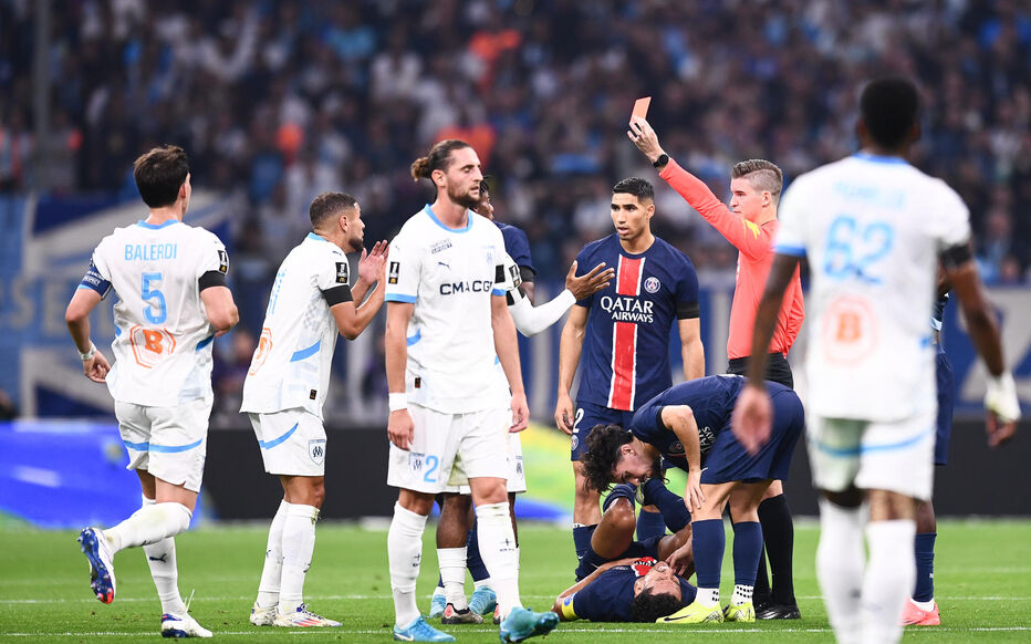 الصحافة الفرنسية تهاجم حكام الكلاسيكو بعد طرد أمين حارث غير المستحق