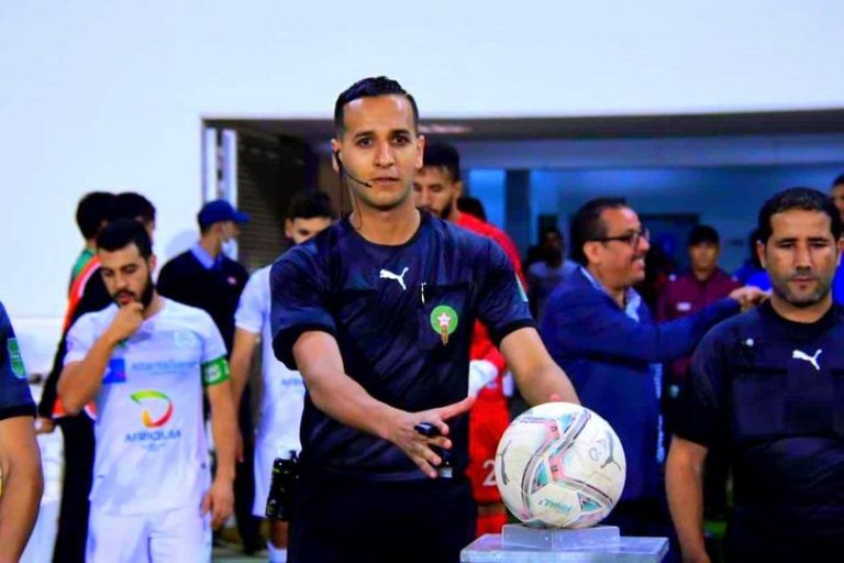 الحكم شداد يعيد قضية "التلاعب مقابل 15 مليون" للواجهة ويطالب بإنصافه