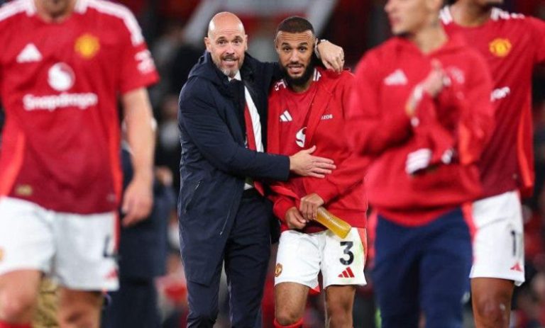 نصير مزراوي يتعرف على مدربه الجديد في مانشستر يونايتد