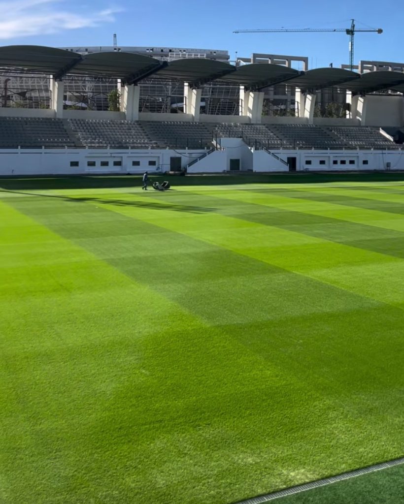 لجنة من الجامعة تقدم ملاحظاتها حول ملعب القرية الرياضية بطنجة
